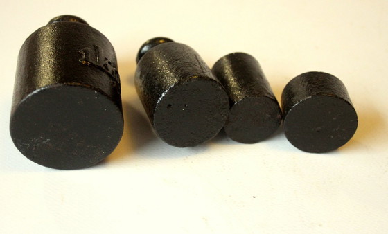 Image 1 of Set con 4 pesi in ferro (1x 1 kg - 0,5 kg - 250 g - 200 g ciascuno)