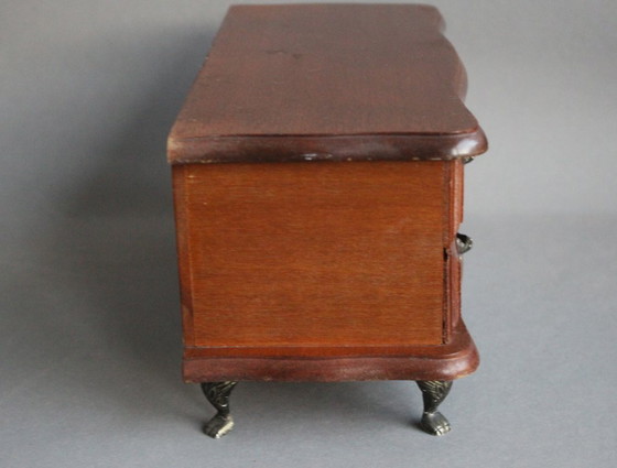 Image 1 of Vintage houten sieradendoos op metalen pootjes, massief hout, met 1 lade