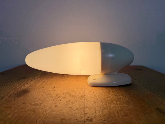 Image 1 of Industriële witte bakelieten wandlamp met melkglas, jaren 1950