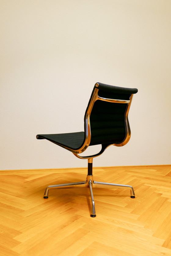 Image 1 of Vitra Ea 101 Aluminium Chair | Bezug Aus Hopsack, Farbe Nero | Verchromter 4-Sternefuss