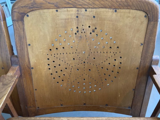 Image 1 of 3 Auktionsstühle mit Klapptisch an der Rückenlehne