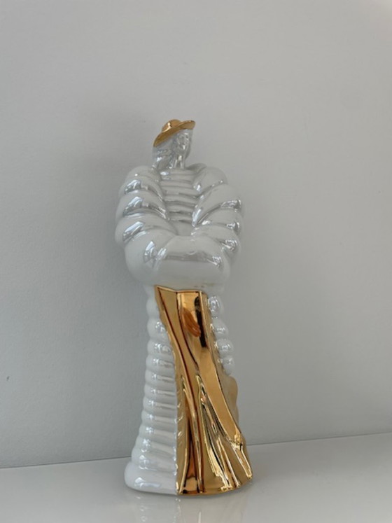 Image 1 of Statue vintage d'une dame au manteau de fourrure – Sanbo Ceramica Valencia (années 1980)