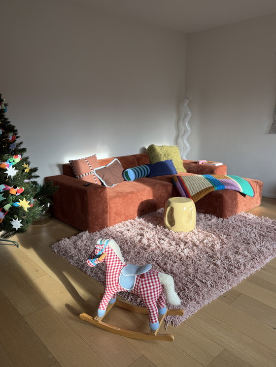 Image 1 of Naduvi Ecksofa / Hoekbank rechts, gerippter Stoff, Terrakotta 