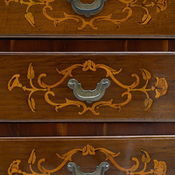 Image 1 of Kommode aus massivem italienischem Nussbaumholz mit Ahornintarsien, Ende des 18. Jahrhunderts