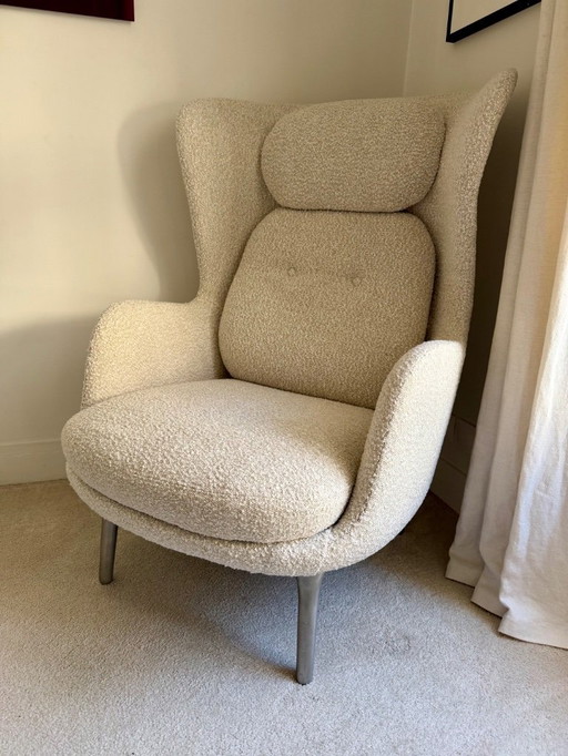 FRITZ HANSEN - Sillón Ro, tela bouclé, patas de aluminio