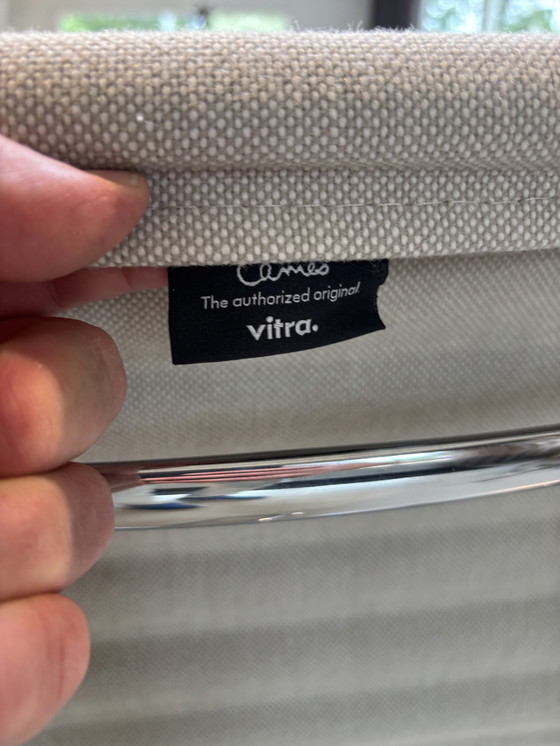 Image 1 of Vitra EA 117 bureaustoel hopsak 2020 ivory / grey