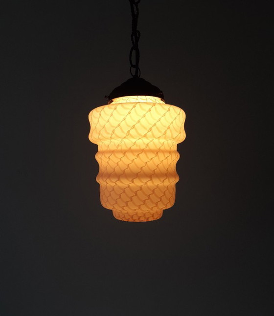 Image 1 of Lampada da soffitto in vetro Art Déco, lampada a sospensione vintage in vetro satinato rosa con attacco in rame