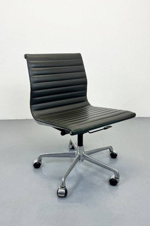 Ea117 Bureaustoelen Icf Charles & Ray Eames Seats