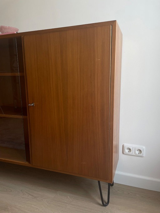 Armoire en teck moderne du Mid Century avec portes coulissantes en verre