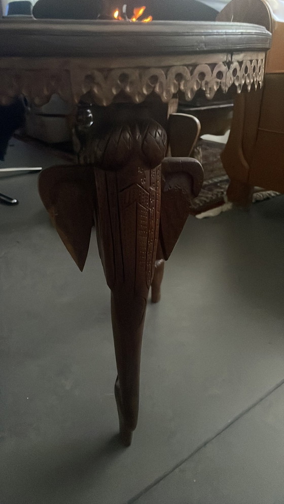 Image 1 of Met de Hand Uitgesneden Bijzettafel/Wijntafeltje