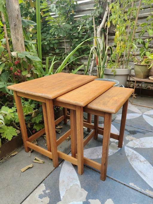 Ensemble gigognes du milieu du siècle, un savoir-faire parfaitement adapté – bijzettafels, Wood (photo 2 of 6)