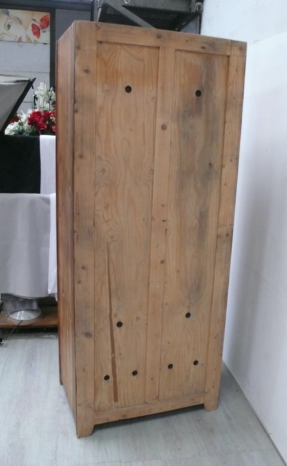 Image 1 of Antiker Spind Werkstattschrank Dielenschrank 2 Türen Naturholz + Shabby Bunt