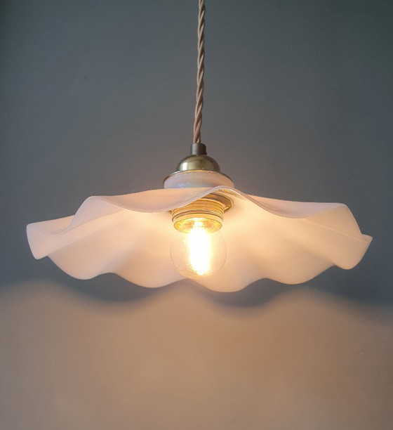 Vintage French Opaline pendant lamp with corrugated shade – Metal (photo 14 of 20)
