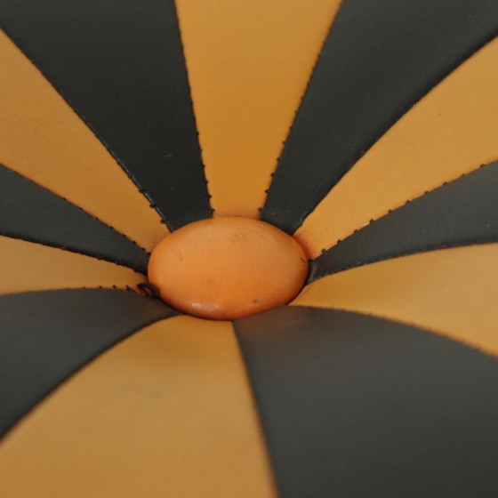 Image 1 of Pouf rotondo vintage in similpelle anni '60