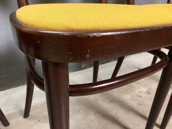 Image 1 of Thonet 215 madera curvada amarilla recién tapizada