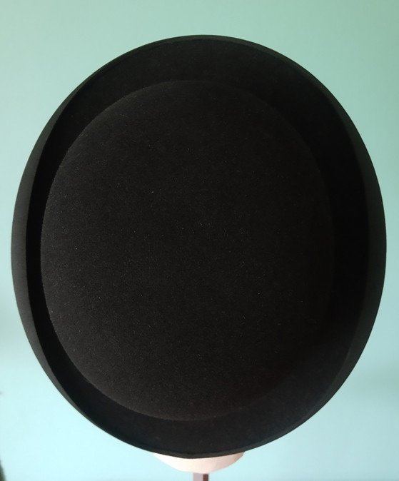 Image 1 of Chapeau melon ancien en feutre noir de Ferguson Bros Piccadilly, Londres, fait main entre le milieu et la fin du XIXe siècle.