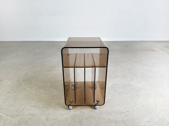 Image 1 of Mesa auxiliar de mediados de siglo Roche Bobois Michel Dumas cristal acrílico