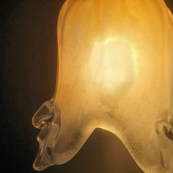 Image 1 of Lampada a sospensione vintage in Murano dalla forma a campana morbida e ondulata.