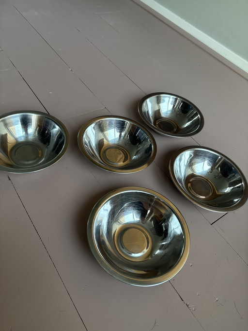 5 Schalen aus rostfreiem Stahl