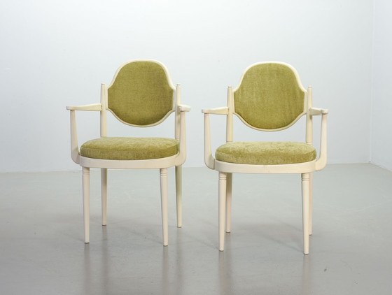 Image 1 of 2 klassieke crèmekleurige Thonet-stoelen model 644 PV met amandelgroene fluwelen bekleding van Hanno von Gustedt, jaren 60