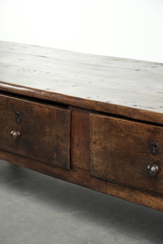 Image 1 of Großer antiker Couchtisch aus südeuropäischem Kastanienholz aus dem 18. Jahrhundert mit wunderschöner Patina