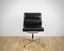 Vitra Eames Soft Pad Chair EA 205 in pelle nera