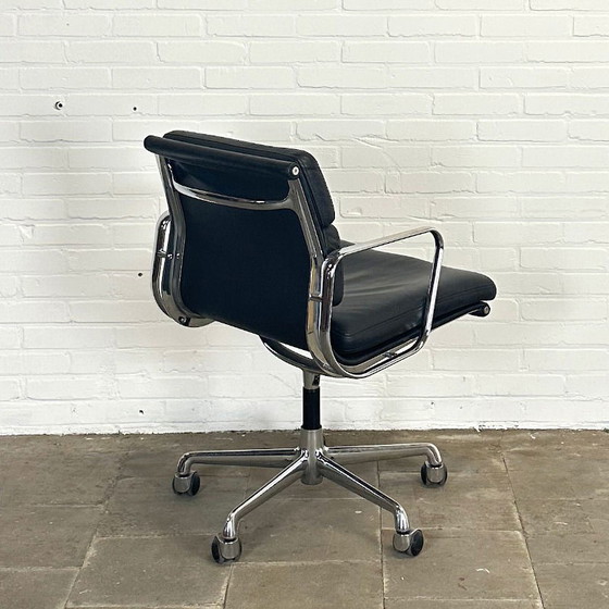 Image 1 of Vitra EA 217 Soft Pad Office Chair