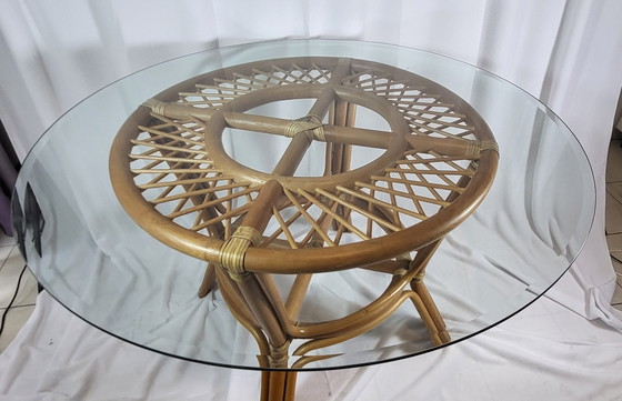 Image 1 of Rotan tafel met glazen blad Frankrijk 1970