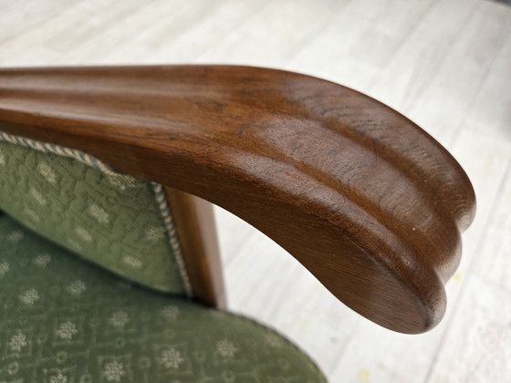 Image 1 of 1950er Jahre, dänischer Sessel, original grün/beiger Möbelwollstoff, Eichenholz.
