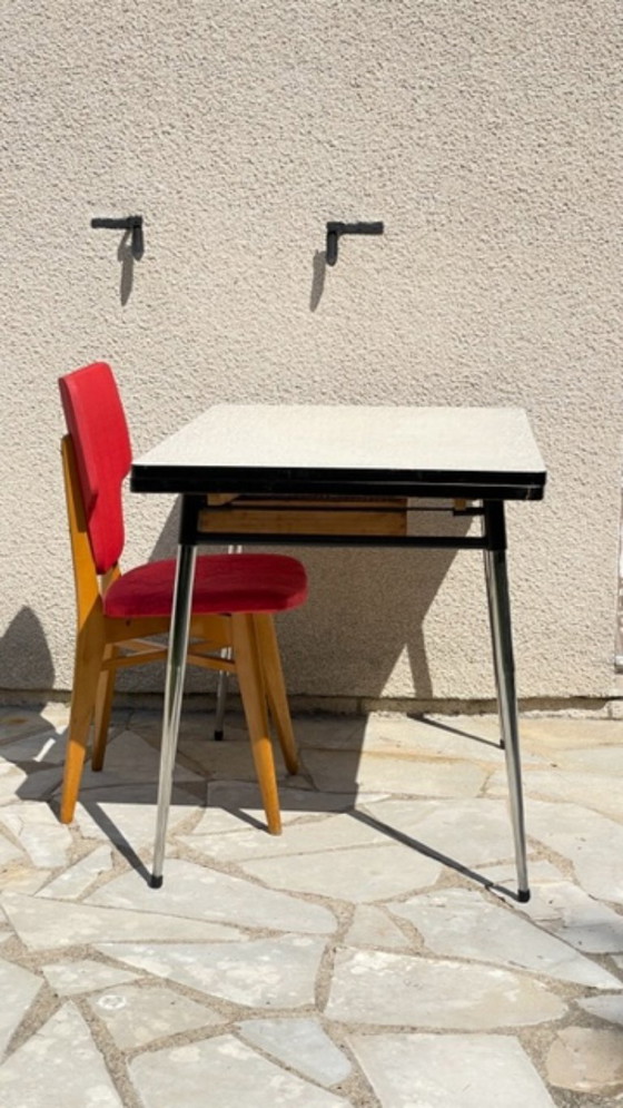 Image 1 of Vintage Formica table with 2 extensions