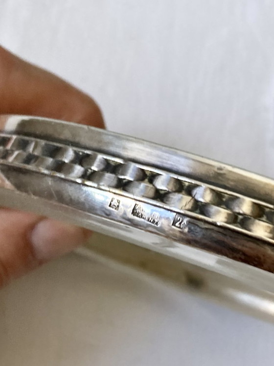 Paar Art-Deco-Flaschenuntersetzer – Sandgestrahltes, graviertes Glas und versilbertes Metall – Frankreich, (photo 8 of 12)