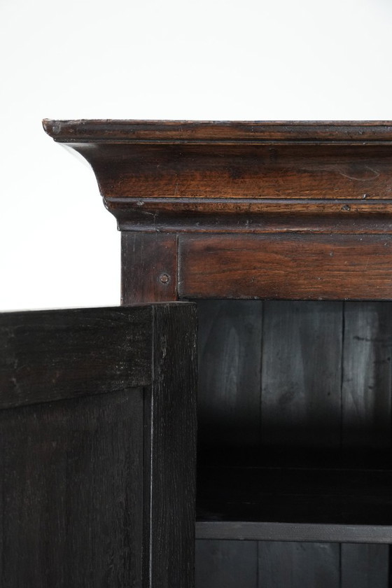 Image 1 of Großer, imposanter antiker englischer Eichenbuffetschrank aus dem 18. Jahrhundert mit funktionierenden Schlössern.