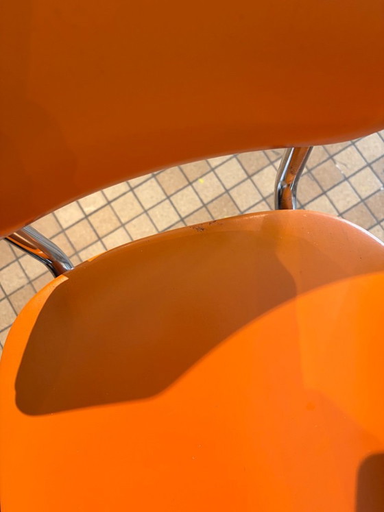 Image 1 of Ensemble de salle à manger vintage milieu du siècle – Table ronde et 4 chaises orange
