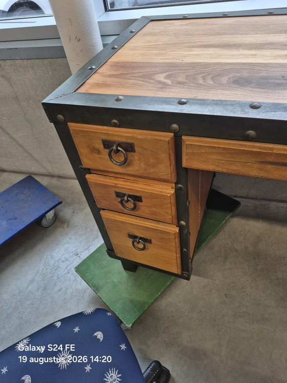 Vintage Industrieel Bureau – Metal, Wood (photo 3 of 5)
