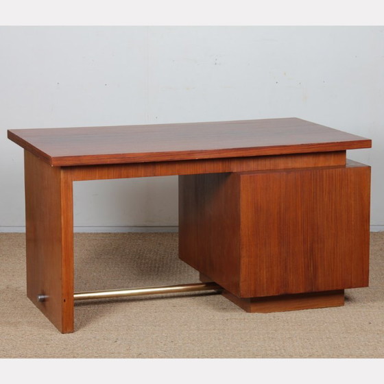 Image 1 of Modernistisch houten bureau, gemaakt in de jaren 1940.