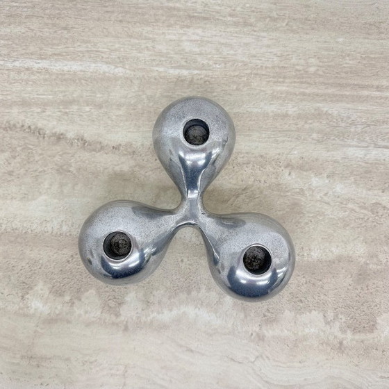 Image 1 of Bolvormige kandelaar van aluminium met atoomdesign uit het midden van de 20e eeuw, jaren 70.