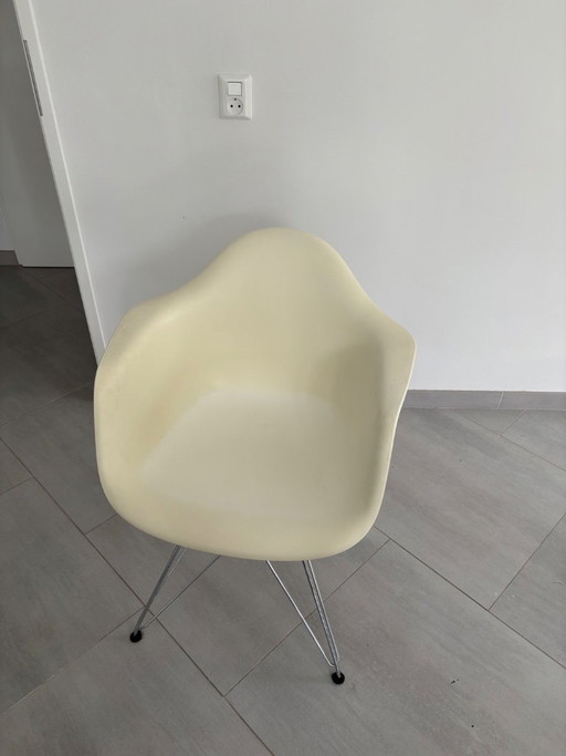 2x Vitra DAR stoelen