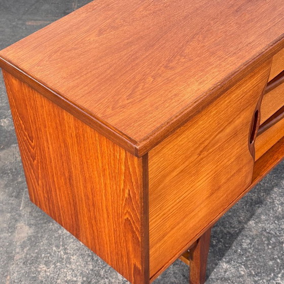 Credenza britannica in teak con ante scorrevoli, anni '60 – Credenze, Legno (photo 13 of 16)