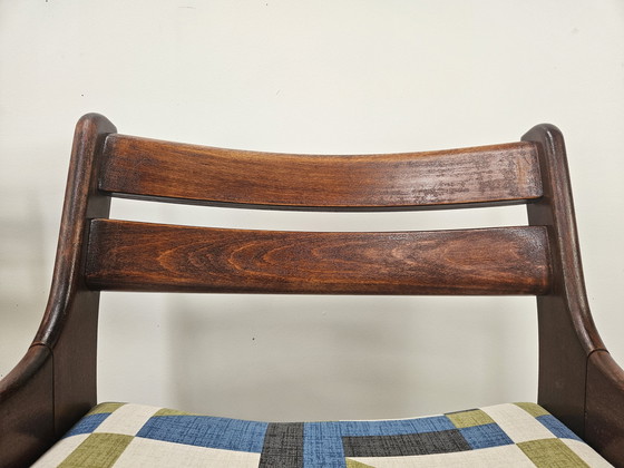 Image 1 of 70s eetkamerstoelen in beukenhout en stoffen uit het ruimte-tijdperk