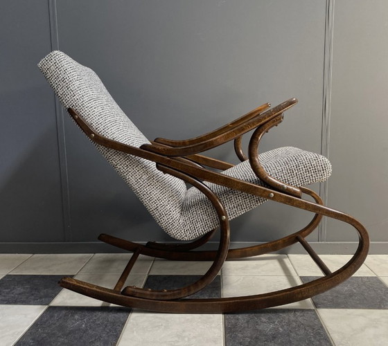 Image 1 of Sedia a dondolo rivestita di TON / thonet, anni '60