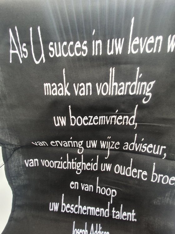 Image 1 of Een Unieke Wanddecoratie of Meditatiebanner met een Levensbeschouwelijke Uitspraak