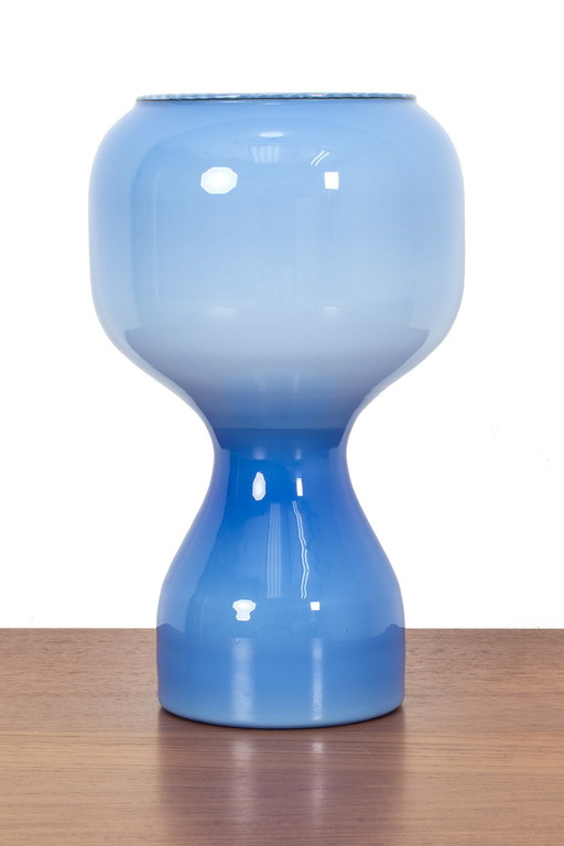 Lampe de table en verre bleu