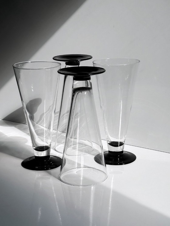 Image 1 of 4 verres à bière vintage Luminarc Noir Conique Coupe à glace Dessert Domino 80 Noir Coupe Art Déco Revival