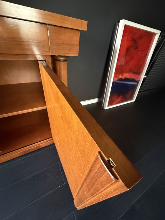 Image 1 of Elegante verfijnde Italiaanse buffetkast van uitmuntende kwaliteit