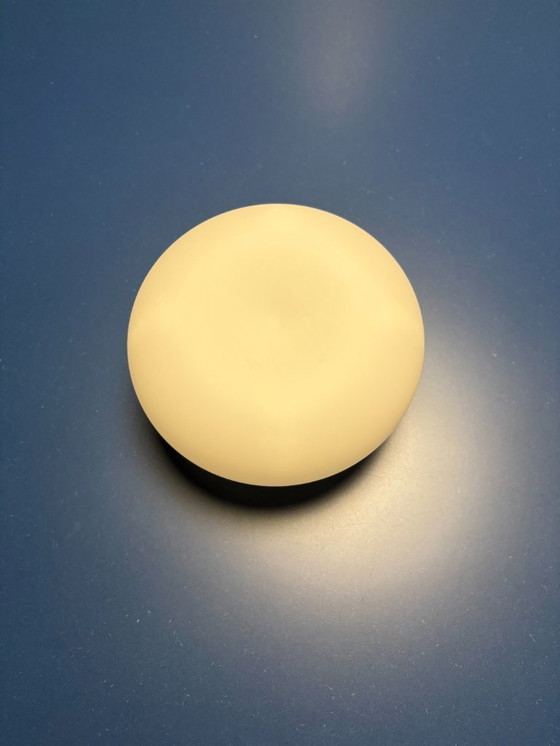 Image 1 of Minimalistische Scandinavische wandlamp van opaalglas