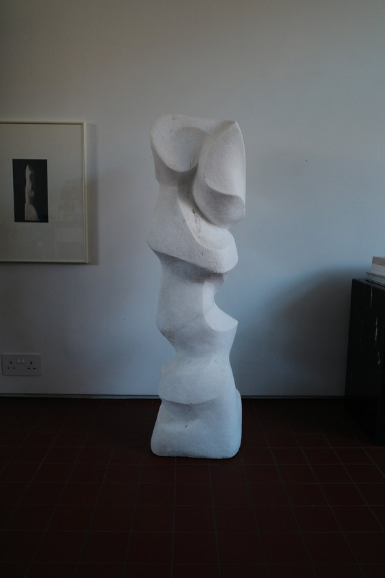 Image 1 of Stehende Granit-Stein-Skulptur