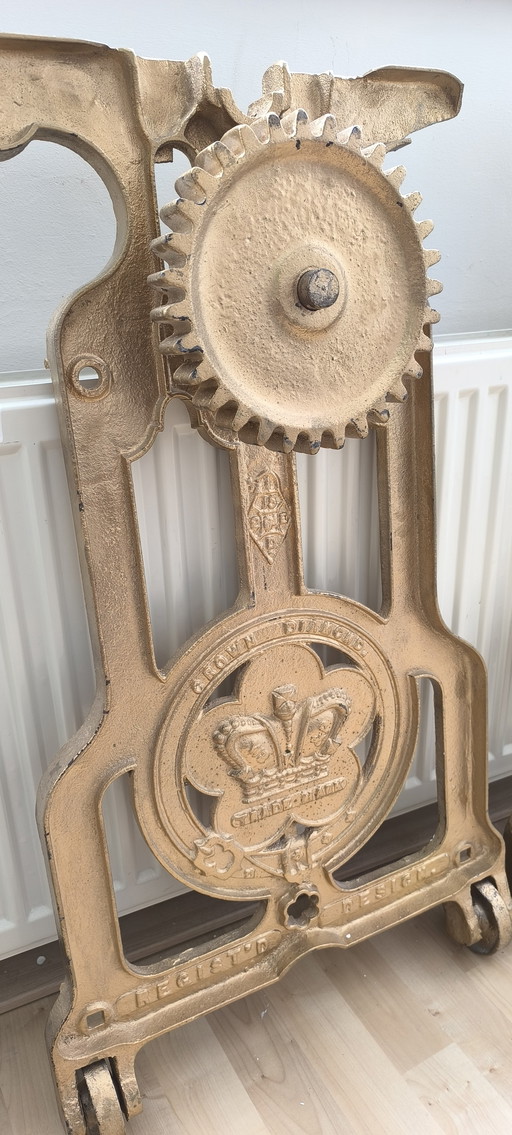 côtés en fonte de la presse à linge anglaise