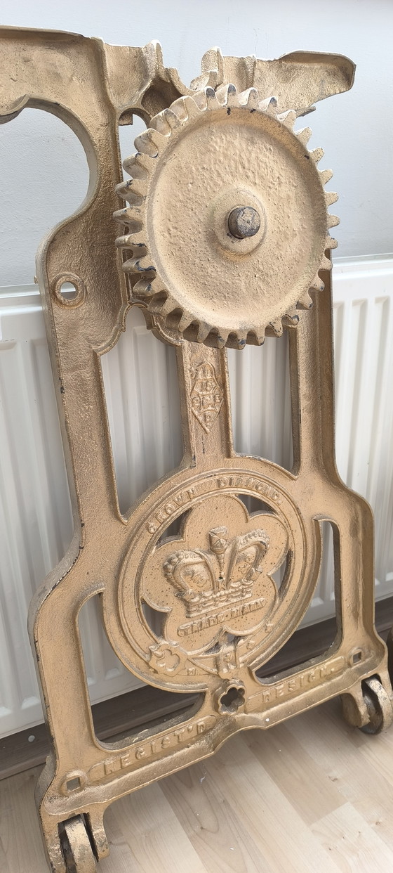 Image 1 of côtés en fonte de la presse à linge anglaise