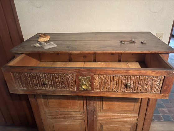 Schwarzer und brauner Kleiderschrank – Schränke, Wood (photo 11 of 14)