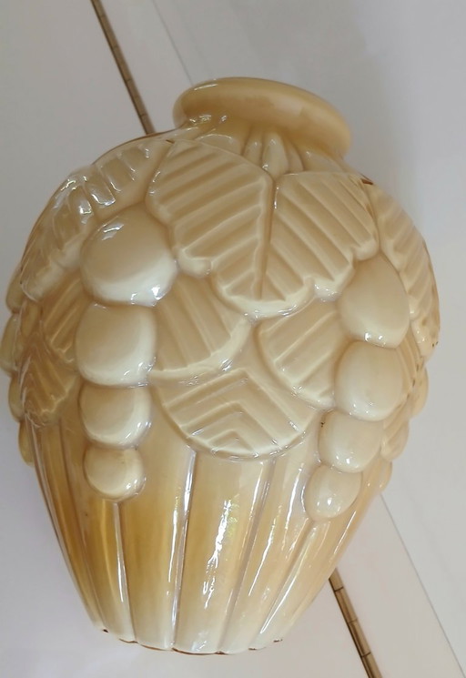 Art Nouveau opaline vase – Molded pressed glass, 1930s – vazen (photo 2 of 5)
